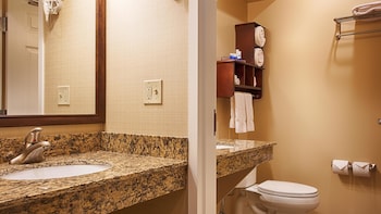 Deluxe Room, 2 Queen Beds, Non Smoking, Refrigerator & Microwave