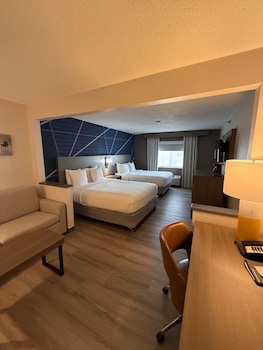 Suite, Multiple Beds, Non Smoking