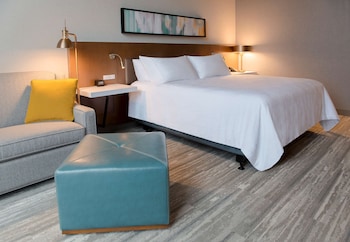 Room, 1 King Bed, Accessible (Hearing)