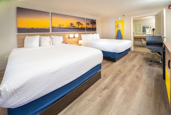 Room, 2 Queen Beds, Smoking