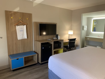 Standard Room, 1 King Bed, Non Smoking