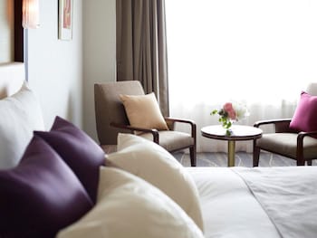 Deluxe Single Room, Non Smoking (16-27F, Authentic floor, Bed types are not guaranteed)