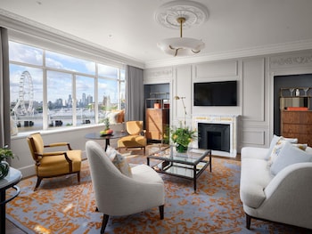 One-bedroom River View Suite