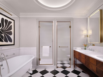 Suite, 2 Bedrooms, Terrace (1313sf, 122s m)