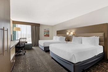 Standard Room, 2 Queen Beds, Mobility Accessible, Refrigerator & Microwave (Bathtub)