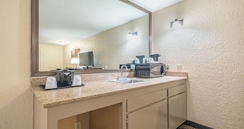 Deluxe Room, 1 King Bed, Non Smoking, Refrigerator & Microwave