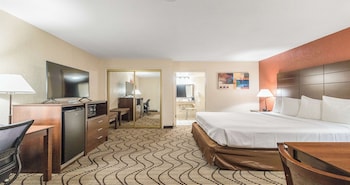Standard Room, 1 Queen Bed, Non Smoking, Refrigerator & Microwave