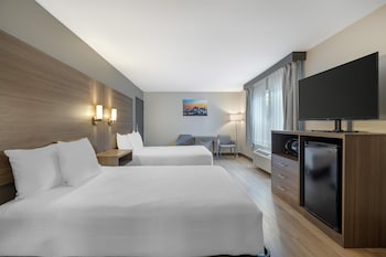 Standard Room, 2 Double Beds, Accessible, Bathtub