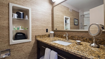 Family Suite, Multiple Beds, Non Smoking, Refrigerator & Microwave (with Sofabed)