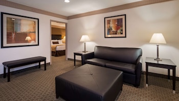 Suite, 1 King Bed, Non Smoking, Refrigerator & Microwave (Living Room;with Sofabed)