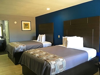 Room, 2 Queen Beds, Smoking