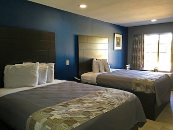 Room, 2 Queen Beds, Smoking