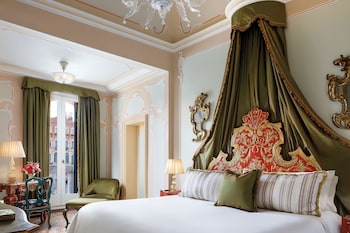 Landmark Room