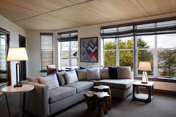 Suite (Mount Hood)