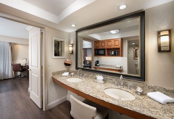 Suite, 1 King Bed, Non Smoking, Refrigerator & Microwave (with Sofabed)