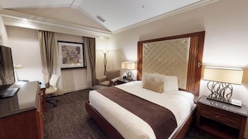 Suite, 1 King Bed, Accessible, Non Smoking (with Sofabed)