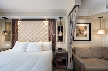 Standard Room, 1 King Bed, Non Smoking, Refrigerator (18+ Only)