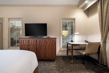 Suite, 1 King Bed, Non Smoking, Refrigerator & Microwave (with Sofabed)