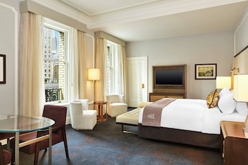 Grand Room, 1 King Bed