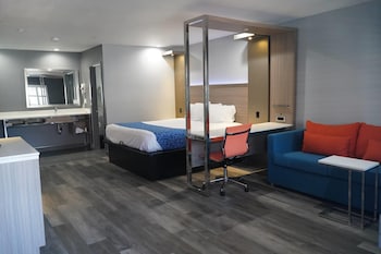 Suite, 1 King Bed, Non Smoking