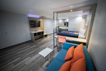 Deluxe Room, 1 King Bed, Non Smoking