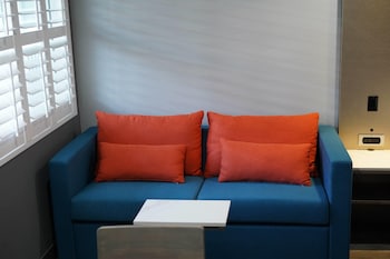 Suite, 1 King Bed, Non Smoking