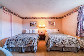 Room, Non Smoking (1 King Bed & 1 Full Bed)