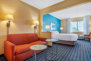Suite, 1 King Bed, Non Smoking