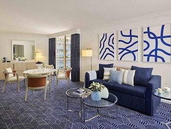 Grand Prix Suite, sea and city view, One Kingsize bed