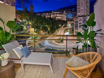 Hairpin Room, City view, Two double beds