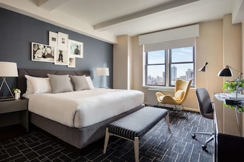 Deluxe Studio, 1 Queen Bed