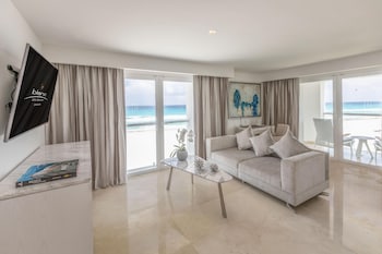 Royale Governor Suite Ocean Front - King Size Bed