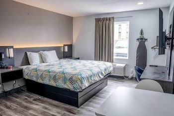 Standard Room, 1 King Bed, Accessible, Non Smoking