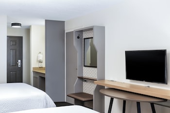 Standard Room, 2 Double Beds, Roll-in Shower (Mobility)