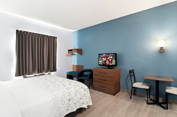 Studio, 1 King Bed, Non Smoking