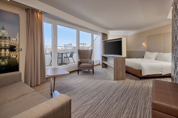 Junior Suite, 1 King Bed, Balcony