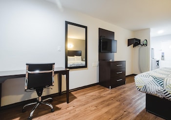 Standard Room, 1 King Bed, Accessible, Refrigerator & Microwave