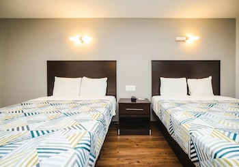 Standard Apartment, 2 Queen Beds, Non Smoking, Kitchen (Full Kitchen)