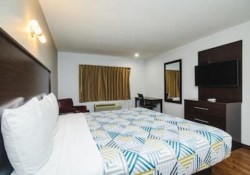 Standard Room, 1 King Bed, Accessible, Refrigerator & Microwave