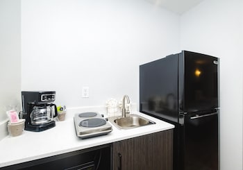 Standard Apartment, 2 Queen Beds, Non Smoking, Kitchen (Full Kitchen)