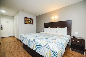 Standard Room, 1 King Bed, Mobility Accessible, Non Smoking (Kitchen)