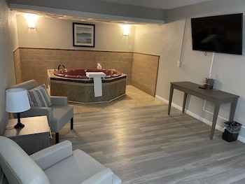 Jacuzzi Suite, 1 King Bed, Non Smoking
