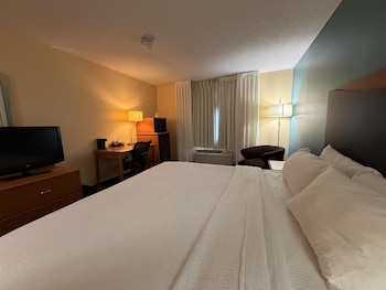 Standard Room, 1 King Bed, Non Smoking, Refrigerator & Microwave (with Sofabed)