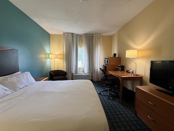 Standard Room, 1 King Bed, Accessible, Refrigerator & Microwave