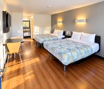Standard Room, 2 Queen Beds, Smoking