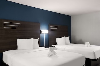 Standard Room, 2 Double Beds, Non Smoking