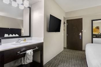 Standard Room, 1 King Bed, Accessible, Non Smoking