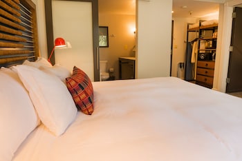 Deluxe Suite, 1 King Bed with Sofa bed, Resort View