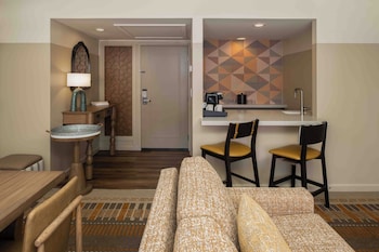 Premium Suite, 1 King Bed with Sofa bed, Patio, Resort View