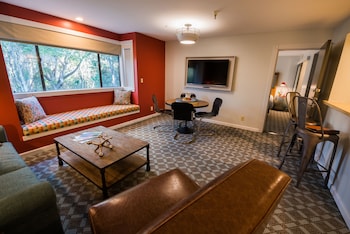 Deluxe Suite, 1 King Bed with Sofa bed (Forest View)
